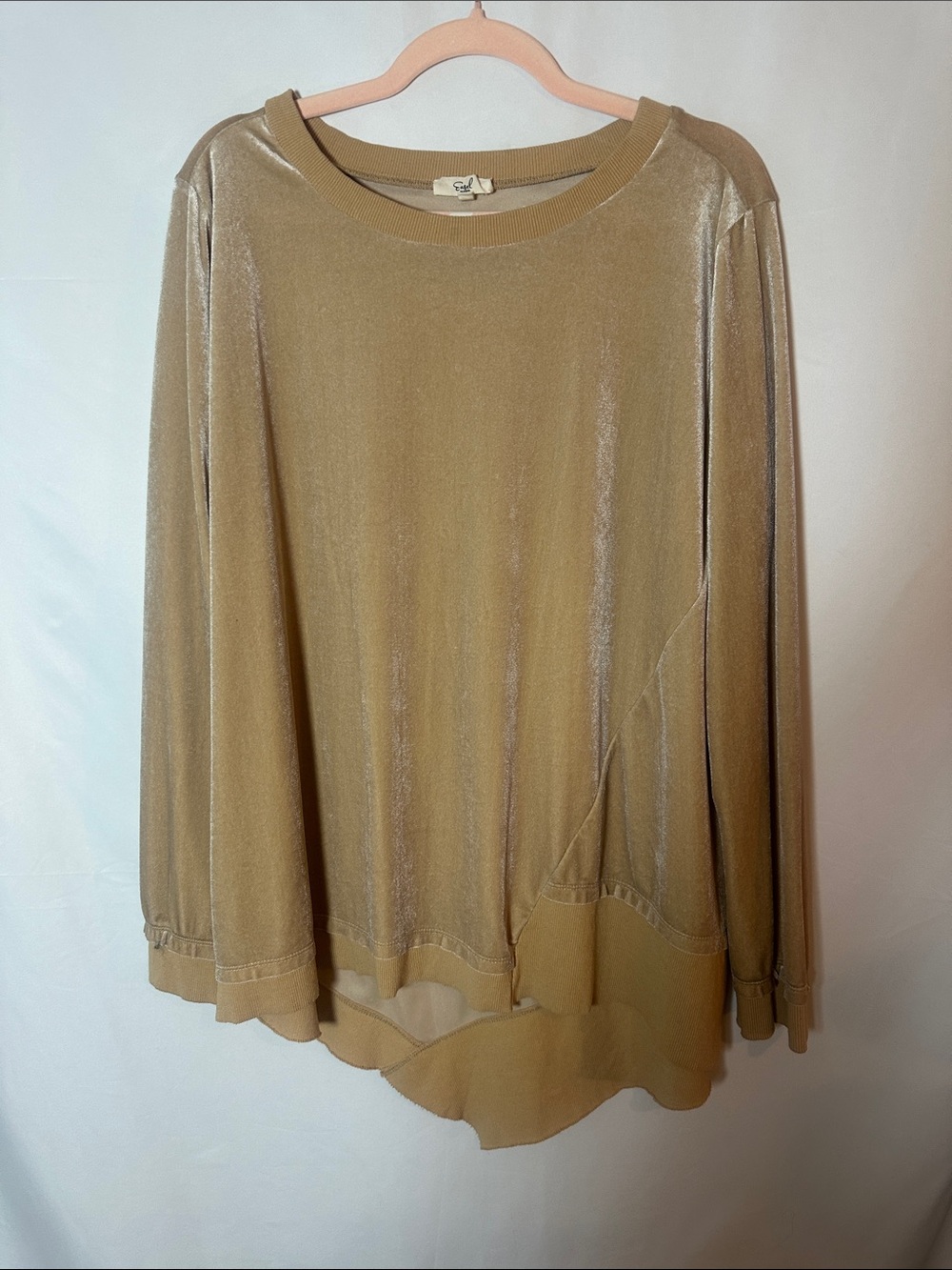 Easel Los Angeles Women's velvet Long-Sleeve Crewneck Top - Tan